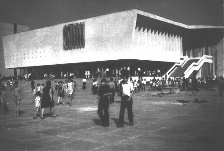 Сатурн Между сеансами 1972 Сатурн Между сеансами 1972