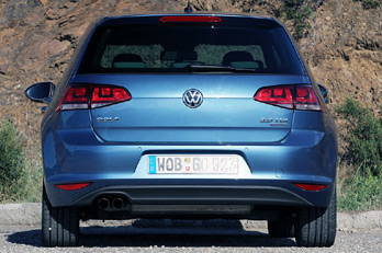 Автомобиль Volkswagen Golf: вид сзади