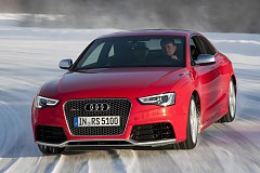 Автомобиль 2013 Audi RS5 Автомобиль 2013 Audi RS5