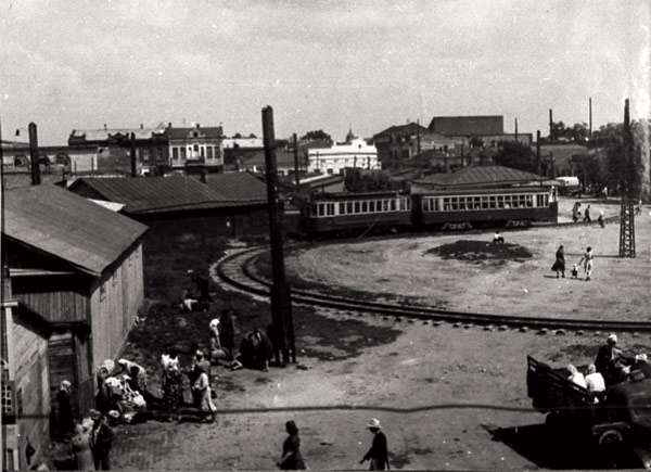 Старый Краснодар. 1950-е Кооперативный Рынок 001 Отчетливо видно здание крайвоенкомата, на переднем плане Красноармейская