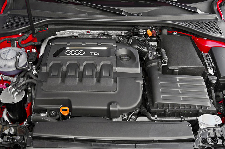 Автомобиль 2013 Audi A3: двигатель