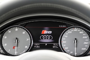 Фото автомобиля Audi S8 2012 - спидометр